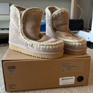 NIB Mou Boots